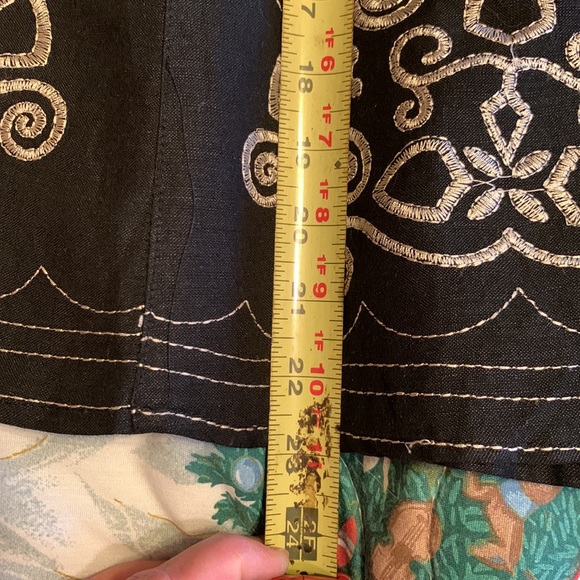 NWOT connection 18 black skirt with appliqué. Size medium. - Picture 12 of 12